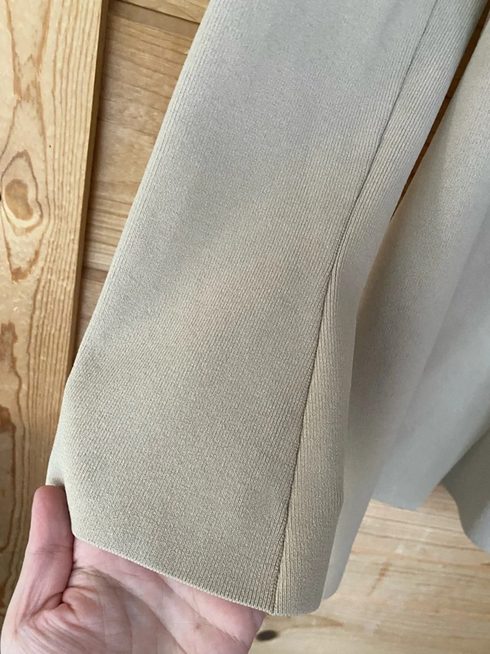 M.M. LaFleur Merritt wrap viscose spandex Jardigan in cream latte size medium - Picture 4 of 7